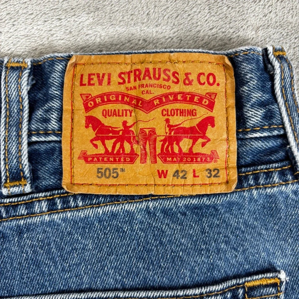 Levis 505 Regular Fit Jeans Mens 42x32 Blue Excellent Medium‎ Wash Straight Leg